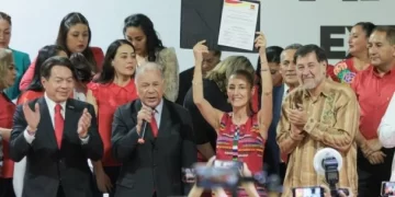 Recibe Claudia Sheinbaum constancia del PT como coordinadora de comités