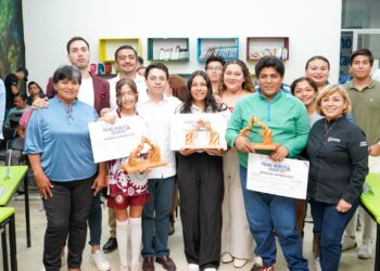 Playa del Carmen reconoce logros y aportaciones a la comunidad