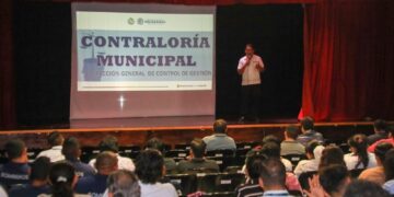 Reciben funcionarios de Playa del Carmen capacitación en ética y conducta
