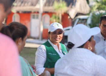 Blanca Merari encabeza jornada de limpieza integral en colonia Pescadores