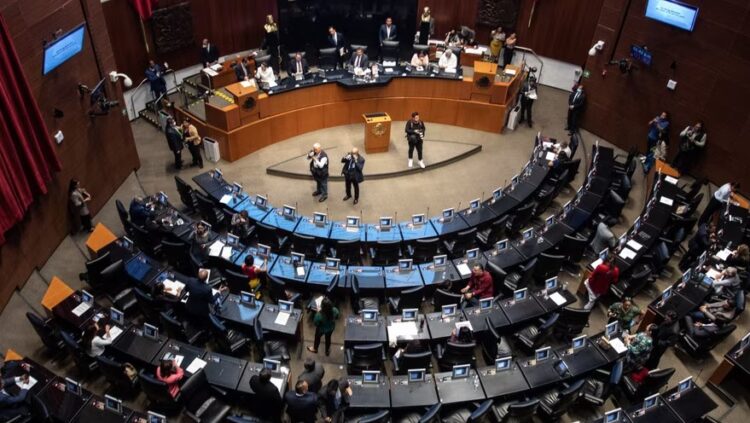 Aprueban Senadores 18 años de cárcel para funcionarios que difundan imágenes de cadáveres de mujeres