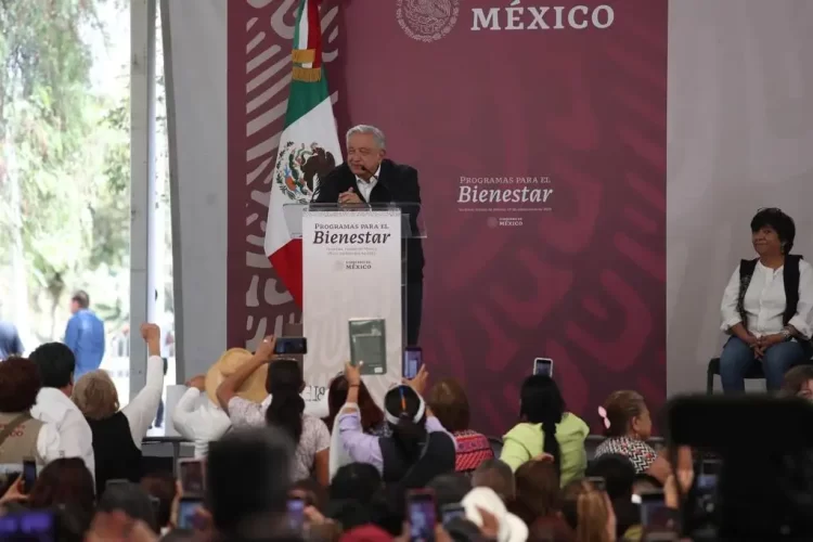 AMLO anuncia que aumentará “un poco más” el salario mínimo