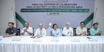 Blanca Merari firma convenio para ordenar crecimiento urbano de Puerto Morelos