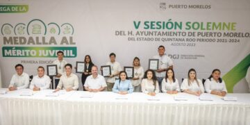 Blanca Merari entrega en sesión de Cabildo la Medalla al Mérito Juvenil 2023