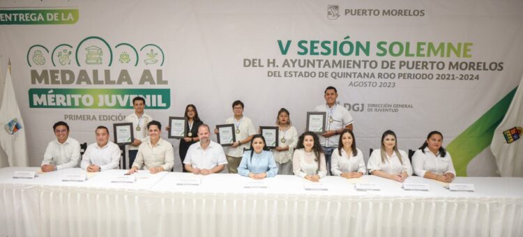 Blanca Merari entrega en sesión de Cabildo la Medalla al Mérito Juvenil 2023