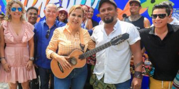 Develó Lili Campos el muro “La Bamba por Playa”