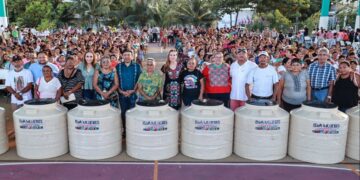 Entrega Atenea Gómez Ricalde más de mil 250 apoyos para las familias isleñas