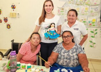 Fomenta Atenea Gómez empoderamiento de isleñas con programa "Mujeres Aprendiendo y Emprendiendo"