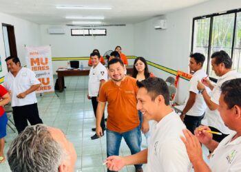 Instituto de la Mujer lleva a taxistas de Leona Vicario curso sobre “Inteligencia Emocional”
