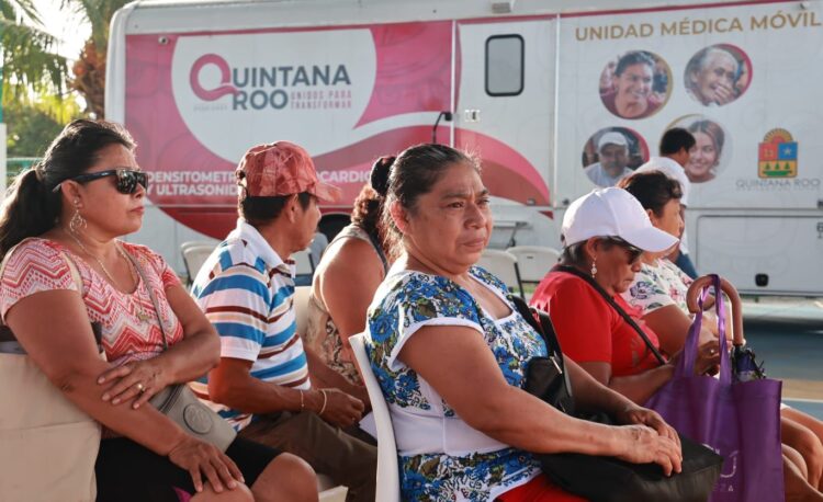 Llega a Zona Insular de Isla Mujeres unidades móviles del programa "Salud para Tod@s"