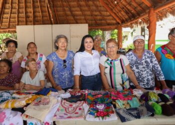 Blanca Merari se compromete a promover programas que beneficien a adultos mayores