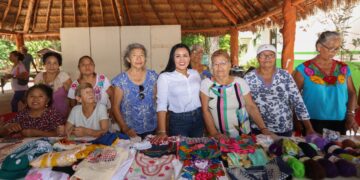 Blanca Merari se compromete a promover programas que beneficien a adultos mayores