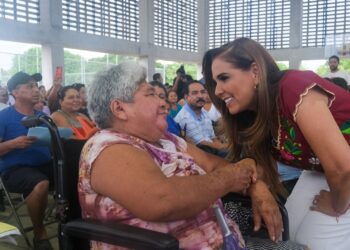 Mara Lezama otorga certeza jurídica a familias de Benito Juárez