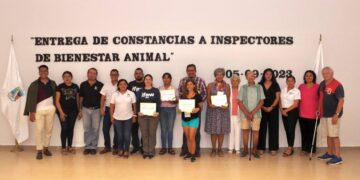 Entregan constancias y acreditaciones a inspectores comunitarios de bienestar animal de Puerto Morelos