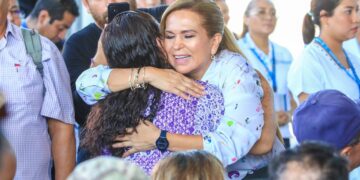 Inaugura Lili Campos instalaciones de salud y entrega cartillas de salud municipal