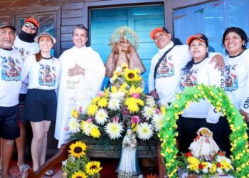 Participa Atenea Gómez en procesión a Isla Contoy en honor a la Virgen Caridad del Cobre