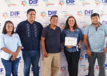 DIF Solidaridad entrega lentes graduados a familias que más lo necesitan