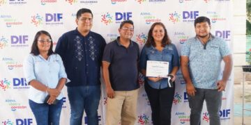 DIF Solidaridad entrega lentes graduados a familias que más lo necesitan