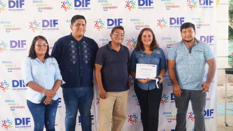 DIF Solidaridad entrega lentes graduados a familias que más lo necesitan