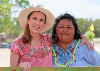 Lleva Atenea Gómez Ricalde apoyos y programas a comunidad de Francisco May