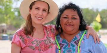 Lleva Atenea Gómez Ricalde apoyos y programas a comunidad de Francisco May