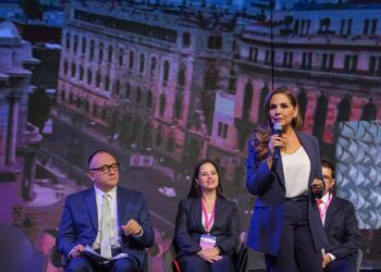 Presenta Mara Lezama condiciones de inversión para transformación digital de Quintana Roo