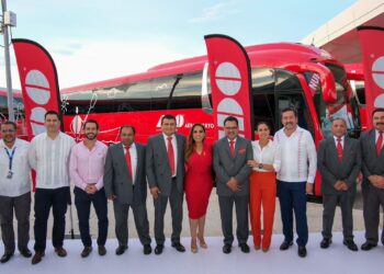 Mara Lezama atestigua presentación de nuevas unidades de ADO