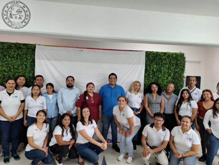 Capacitan a psicólogas y psicólogos en prevención del suicidio en Playa del Carmen