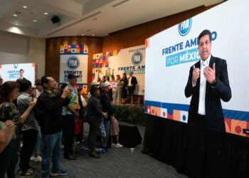 Tribunal revoca amparo a García Cabeza de Vaca contra su aprehensión