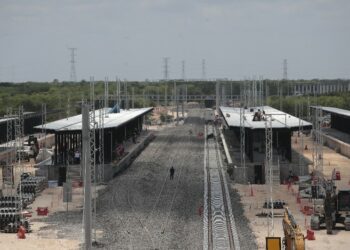 Ninguna falla en el Tren Maya, sólo fue una revisión técnica: AMLO