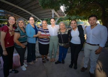 Escucha Ana Paty Peralta a la comunidad en la toma de decisiones