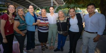 Escucha Ana Paty Peralta a la comunidad en la toma de decisiones