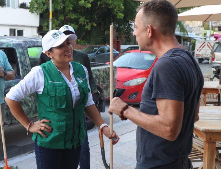 Blanca Merari encabeza jornada del programa “Limpiamos tu colonia” en el Casco Antiguo