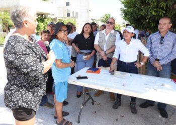 Blanca Merari atiende inquietudes de habitantes de Villas Morelos 2