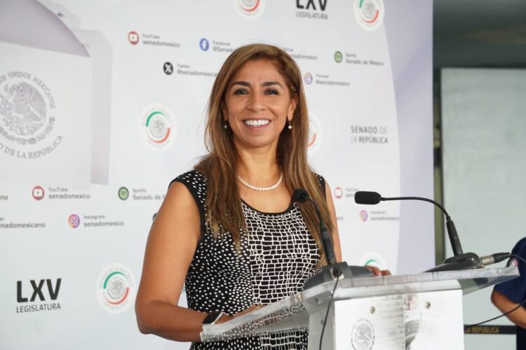 Marybel Villegas lucha por descuentos en transporte para estudiantes