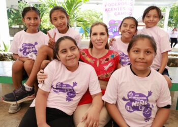 Cuida Atenea Gómez salud de niñas a través de la jornada de vacunación contra el VPH