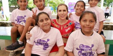 Cuida Atenea Gómez salud de niñas a través de la jornada de vacunación contra el VPH