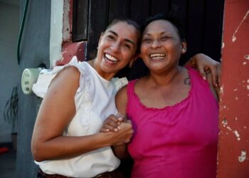 Visita Marybel Villegas a vecinos de Villas del Mar III