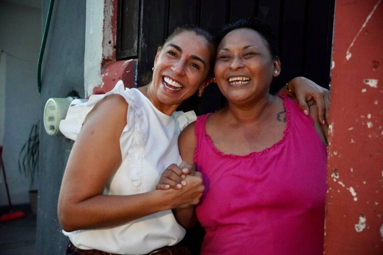 Visita Marybel Villegas a vecinos de Villas del Mar III