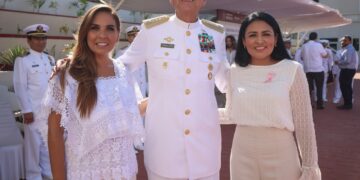 Blanca Merari asiste a ceremonia por 202 Aniversario de la Creación de la Armada de México