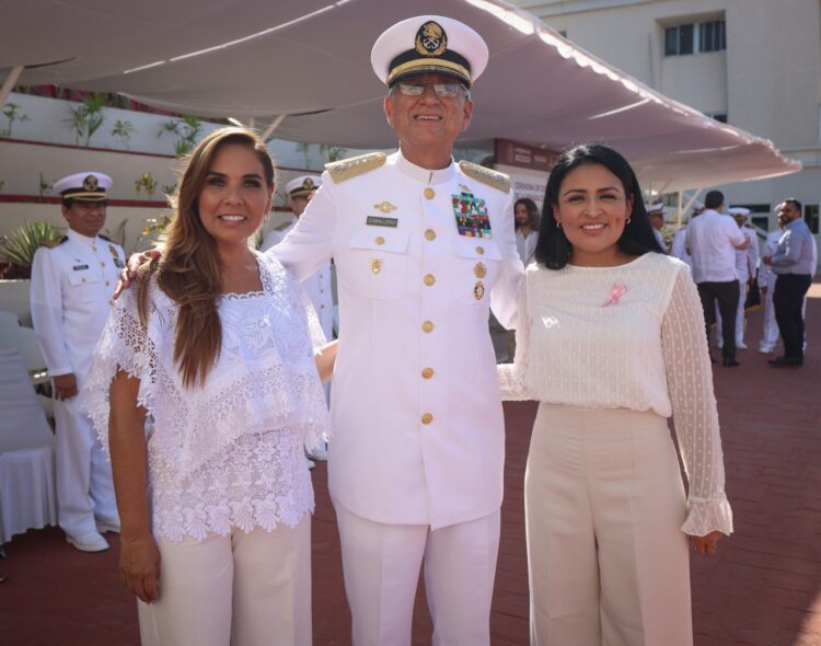 Blanca Merari asiste a ceremonia por 202 Aniversario de la Creación de la Armada de México