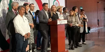 Se suman diputados de Monreal al equipo de Marcelo Ebrard