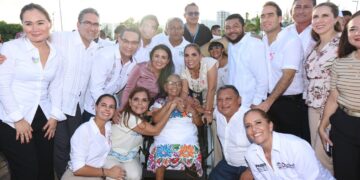 Blanca Merari atestigua entrega de 30 ambulancias al Estado por parte de la Beneficencia Pública