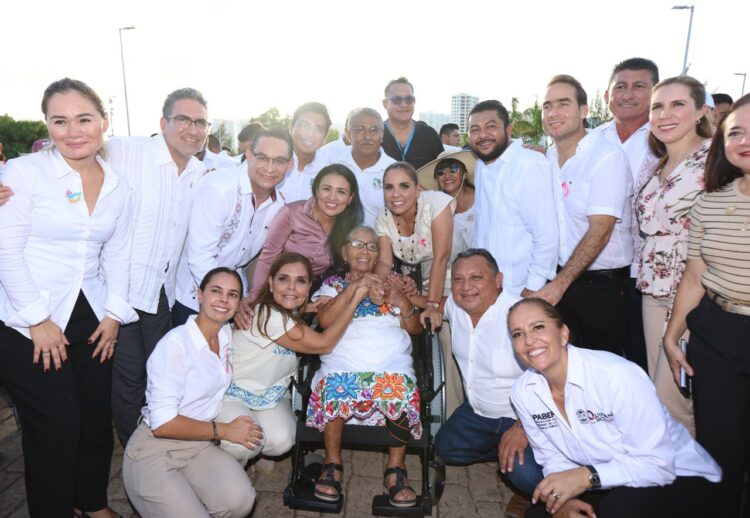 Blanca Merari atestigua entrega de 30 ambulancias al Estado por parte de la Beneficencia Pública