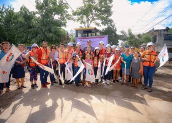 Ana Paty Peralta da banderazo para mejoramiento de calle en las Supermanzanas 96 y 99