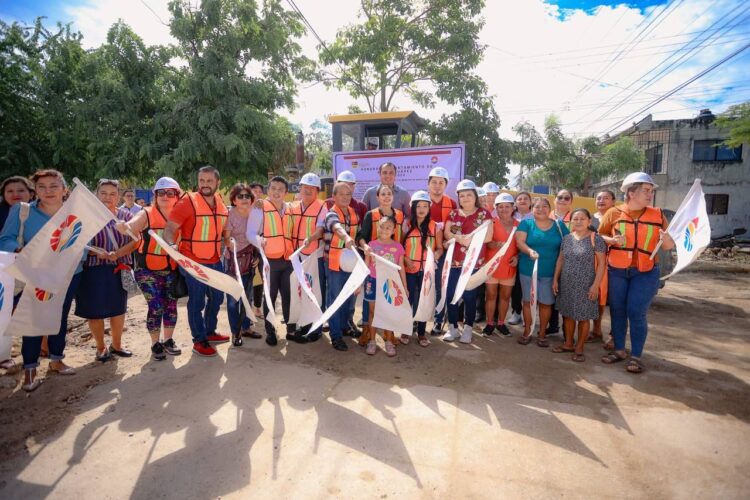 Ana Paty Peralta da banderazo para mejoramiento de calle en las Supermanzanas 96 y 99