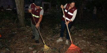 Ana Paty Peralta y vecinos de la SM 253 contribuyen por un Cancún limpio