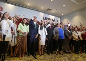 Aspirantes finalistas de Morena firman acuerdo de unidad