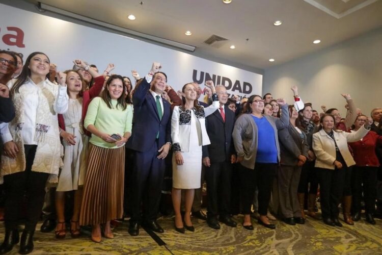 Aspirantes finalistas de Morena firman acuerdo de unidad