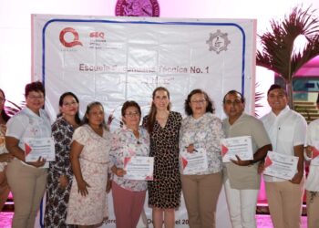 Atenea Gómez encabeza aniversario de la Escuela Secundaria Técnica “Presidente Juárez” en Isla Mujeres